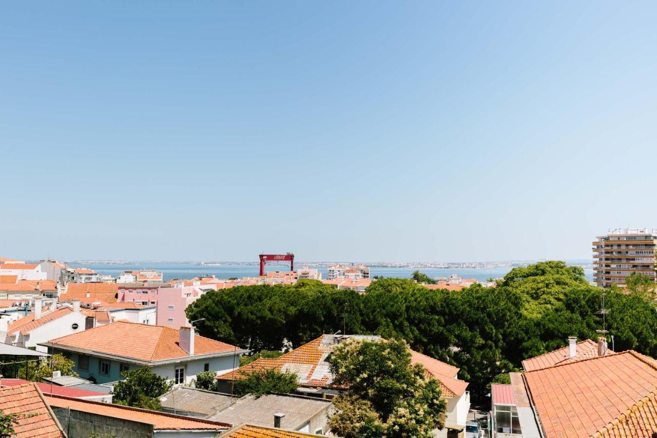 Lisbon South Hostel อัลมาดา ภายนอก รูปภาพ